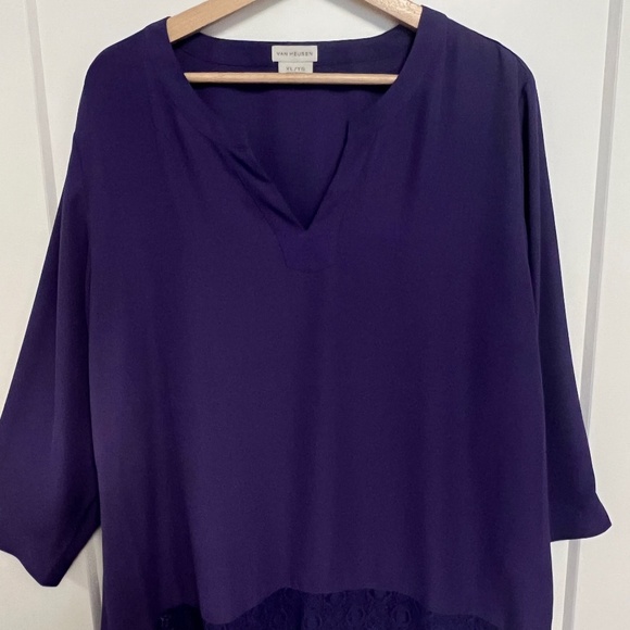 Women’s Van Heusen dress shirts - Picture 1 of 9